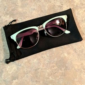 Mint Frame Retro Vibe Sunglasses